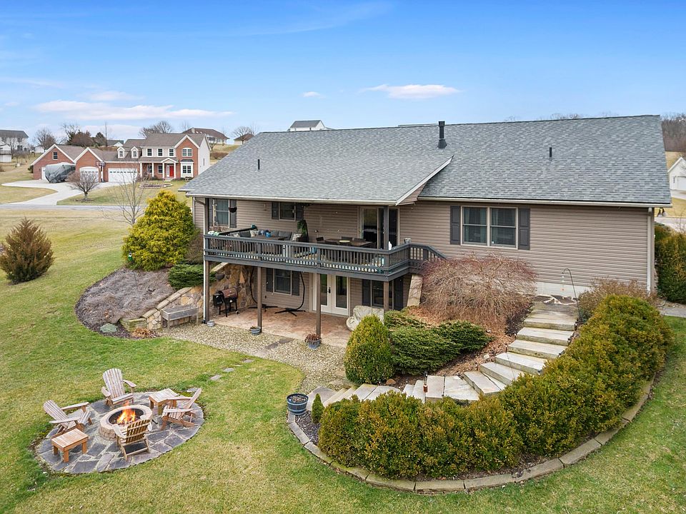 1st image of 318 Hickory Way