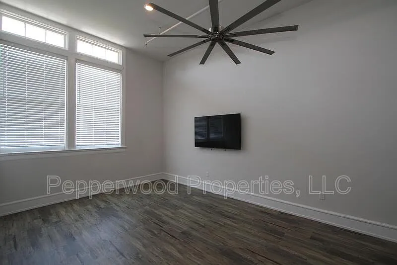 1 bed, 1.0 bath, 765 sqft, $1,225 — Photo 2