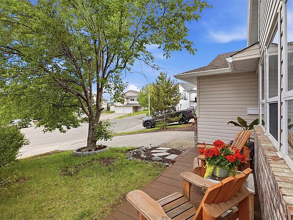 4th image of 2335 Regent Pl