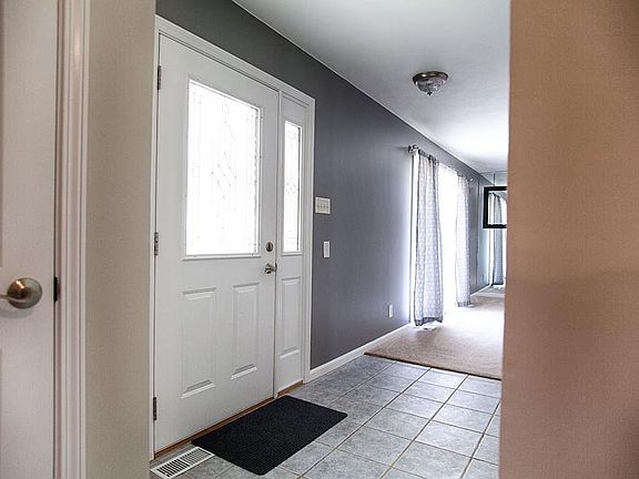 4th image of 7517 Surrey Ct