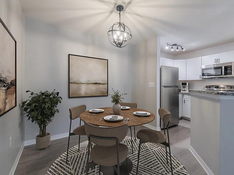 Royal Point Apartments — Photo 2