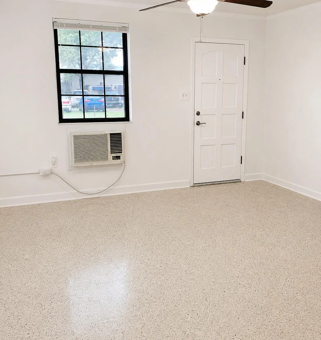 1 bed, 1.0 bath, 756 sqft, $1,050 — Photo 2