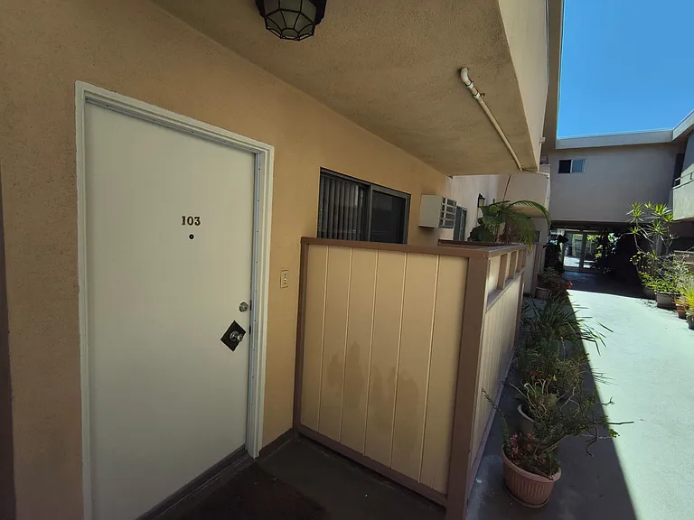 650 Westmount Drive — Photo 16