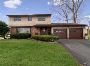 2 Tracy Dr, East Brunswick, NJ 08816