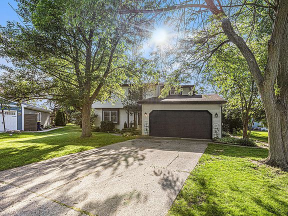 3rd image of 1065 Cutler Cir
