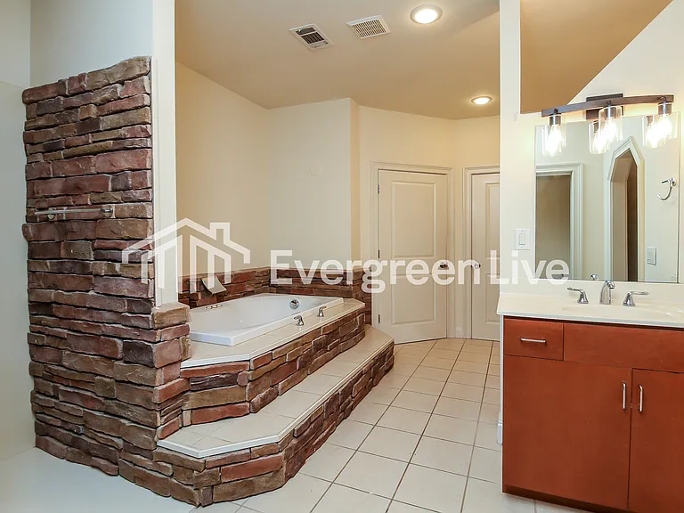 533 Wynn Rd — Photo 9