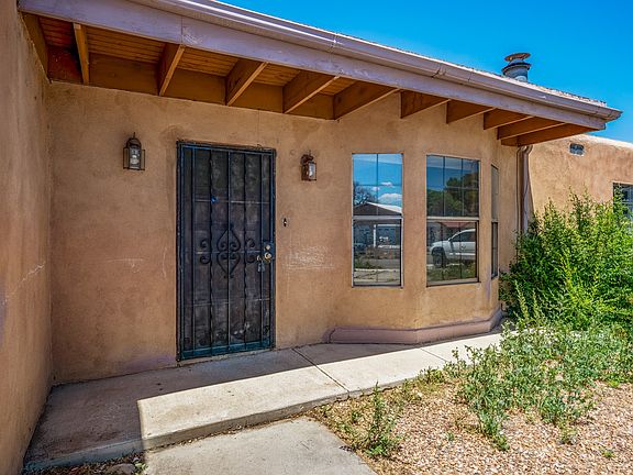 2nd image of 944 E Pueblo Dr
