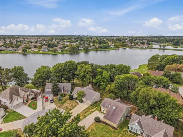 4082 SW Marline Dr, Lees Summit, MO 64082