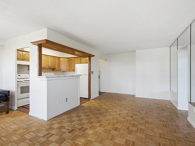 20 Edgecliff Golfway #1209 — Photo 1
