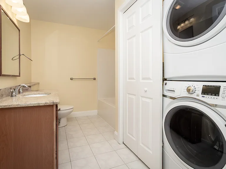 120 Wyllis Ave #319 — Photo 9