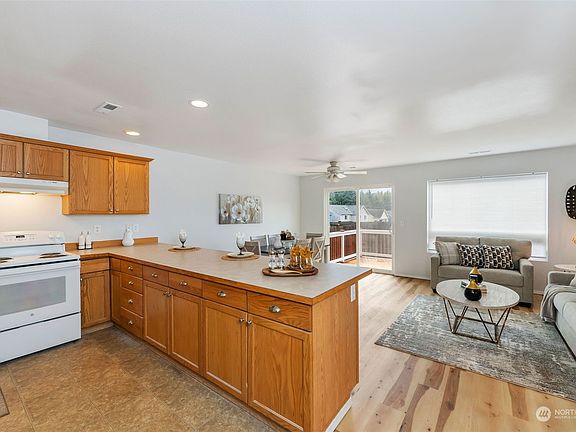5th image of 131 NE Tucannon Court