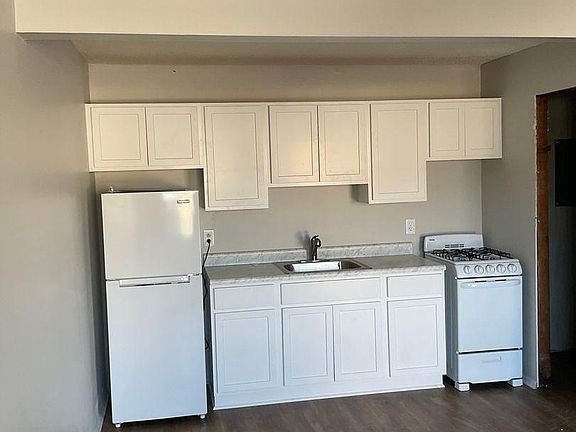 4th image of 806 E 14th St #7