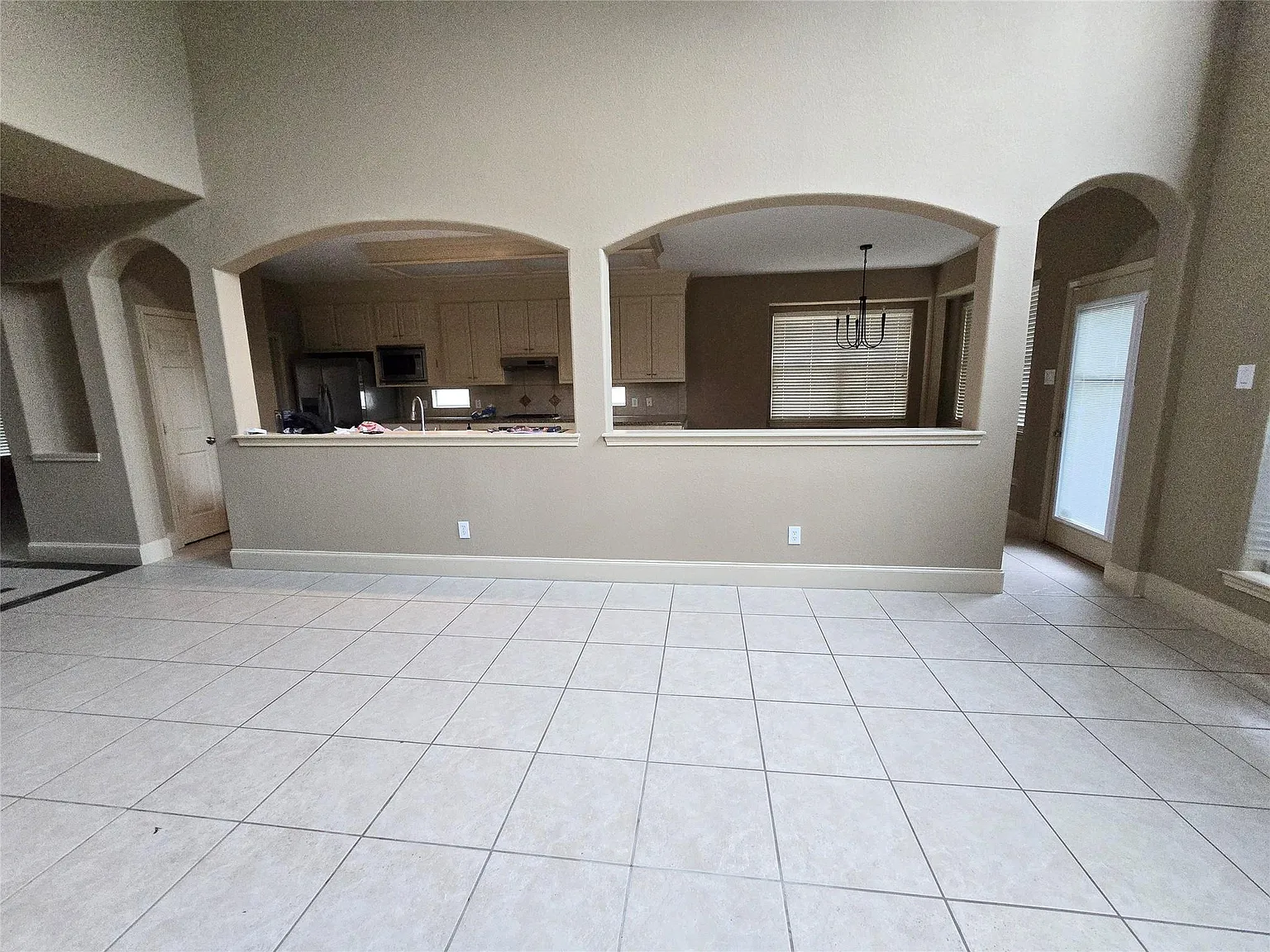 5 bed, 3.5 bath, 3550 sqft, $3,650 — Photo 4