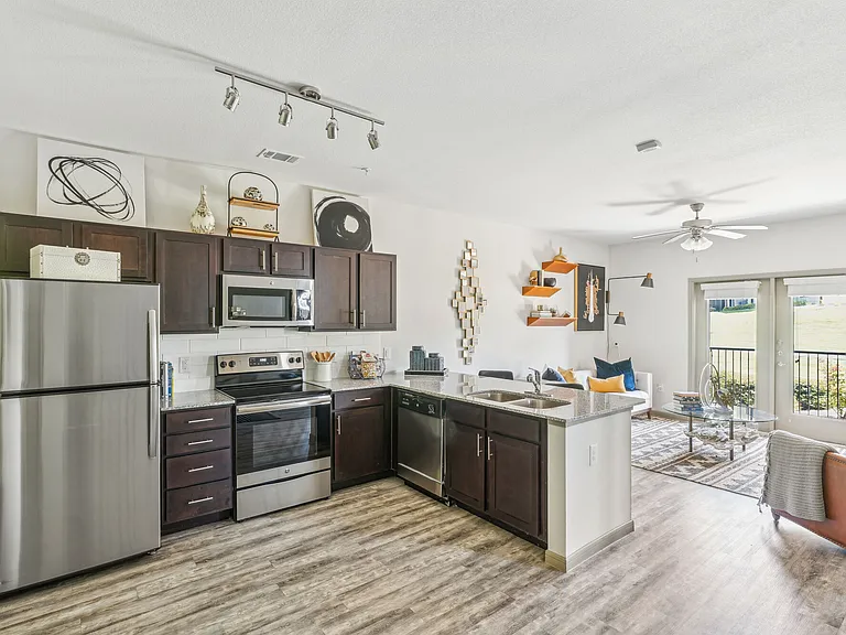 Enclave Falcon Pointe — Photo 2