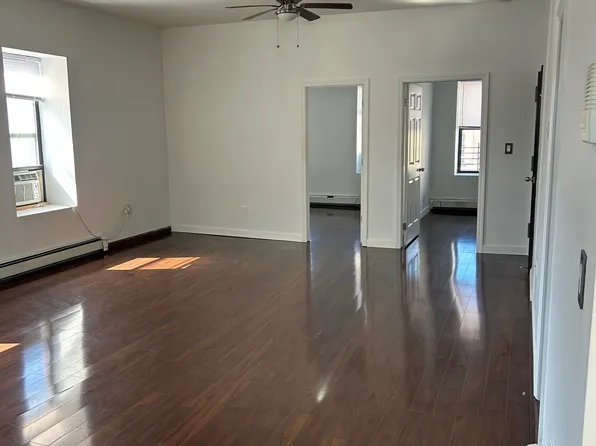 2995 3rd Avenue image 1 of 8