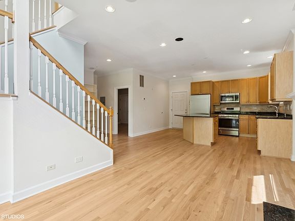 5th image of 1233 W Carmen Ave APT 2N