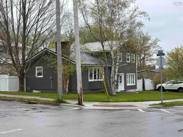 118 Macsween St, Pt Hawkesbury, NS B9A 2J3