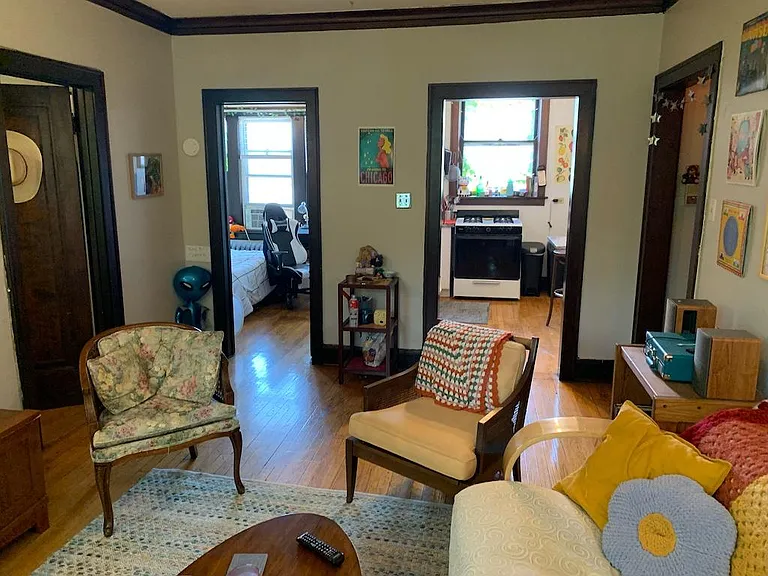 1536 W Roscoe St #2 — Photo 2