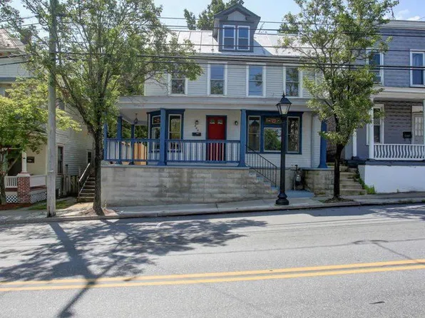 448 E King St, Shippensburg, PA 17257