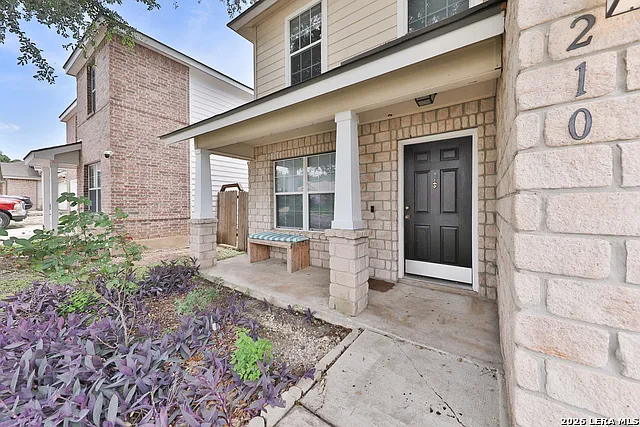 3 bed, 2.5 bath, 2167 sqft, $1,795 — Photo 3