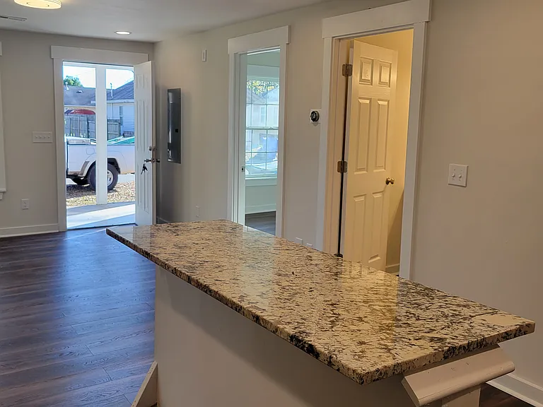 15 Montgomery Ave — Photo 7