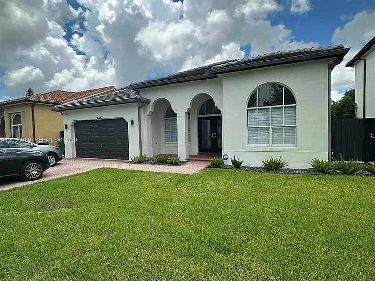 15262 SW 115th Ter — Photo 1