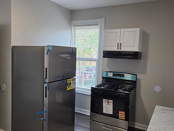 5th image of 6100 N Albany Ave