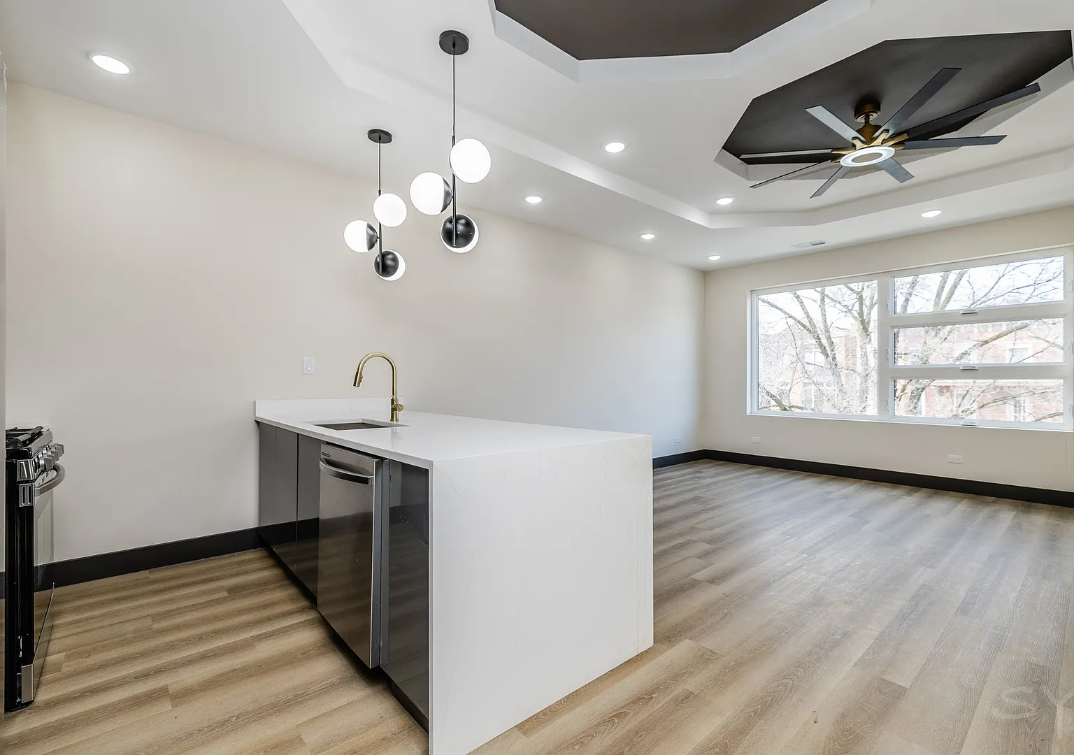 5637 S Prairie Ave — Photo 3