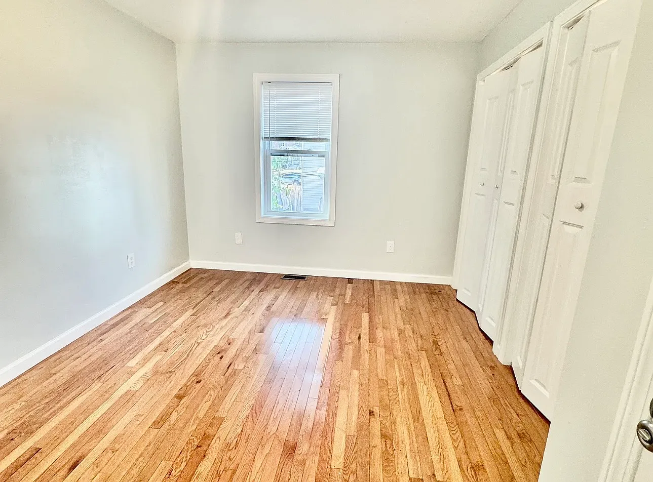 15 Lawrence St — Photo 2