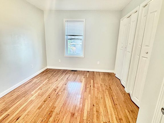 2nd image of 15 Lawrence St Unit 2
