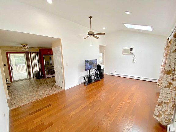 2nd image of 32 Golden Gate Dr
