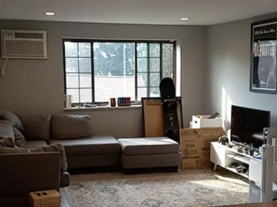 2nd image of 1117 Cross St