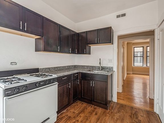 2nd image of 1020 E Hyde Park Blvd #1026-2S