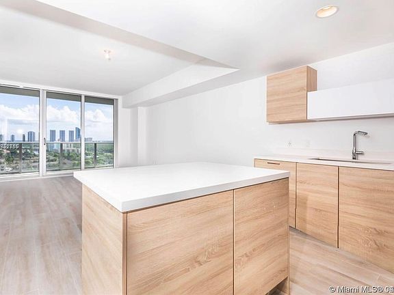5th image of 16385 Biscayne Blvd Unit 1519