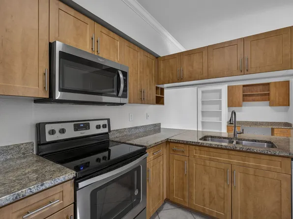 6510 Emerald Dunes Dr APT 308, West Palm Beach, FL 33411