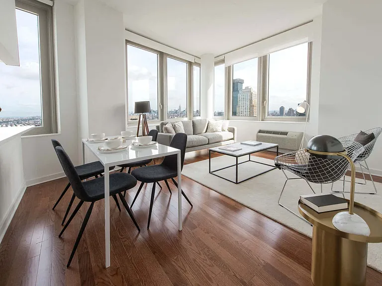 70 Columbus — Photo 20