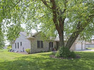 552 Meadowlark Ln, Portage, WI 53901