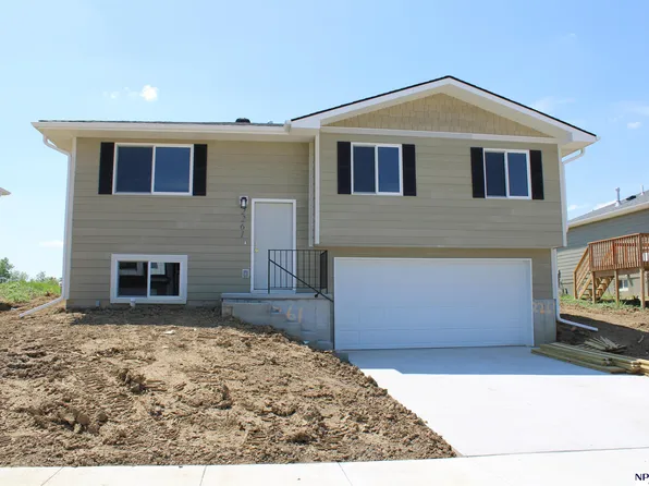 2261 NW 57th St, Lincoln, NE 68528