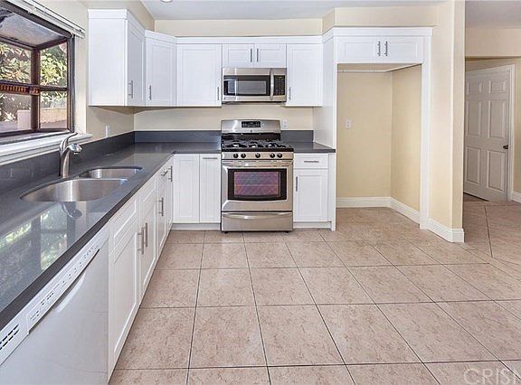 3rd image of 6460 Woodlake Ave
