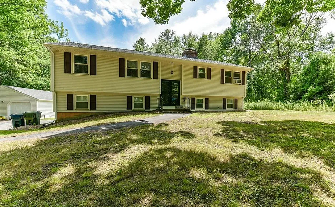 5 bed, 1394 sqft, $2,900 — Photo 1
