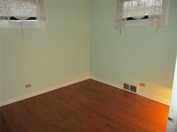 3rd image of 113 Elton Ave