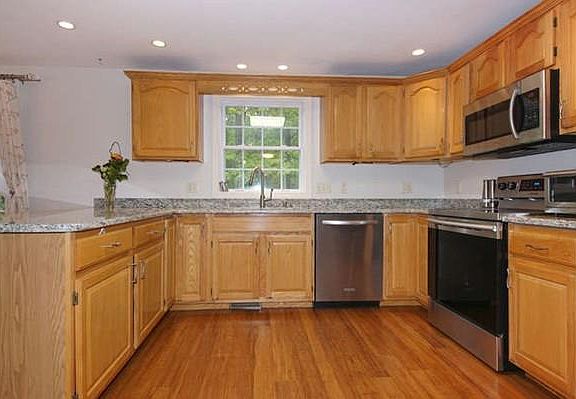 5th image of 48 Arrowwood Dr