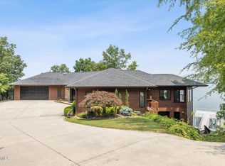 725 Riveredge Ln, Dandridge, TN 37725