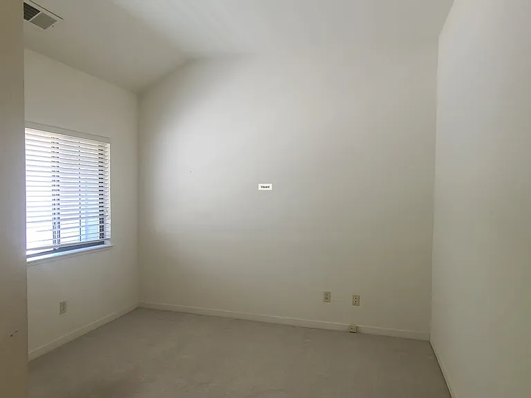 211 Kingswood Ct — Photo 11