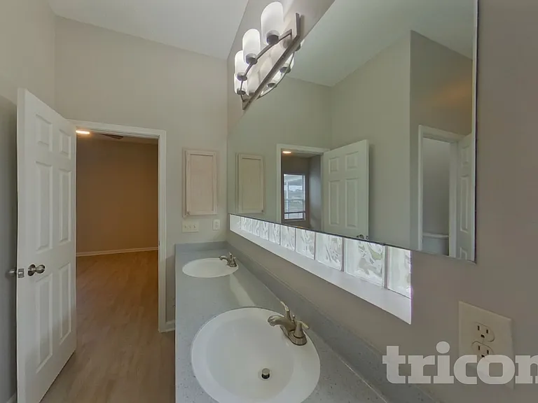 3264 Abbeyfield Dr E — Photo 9