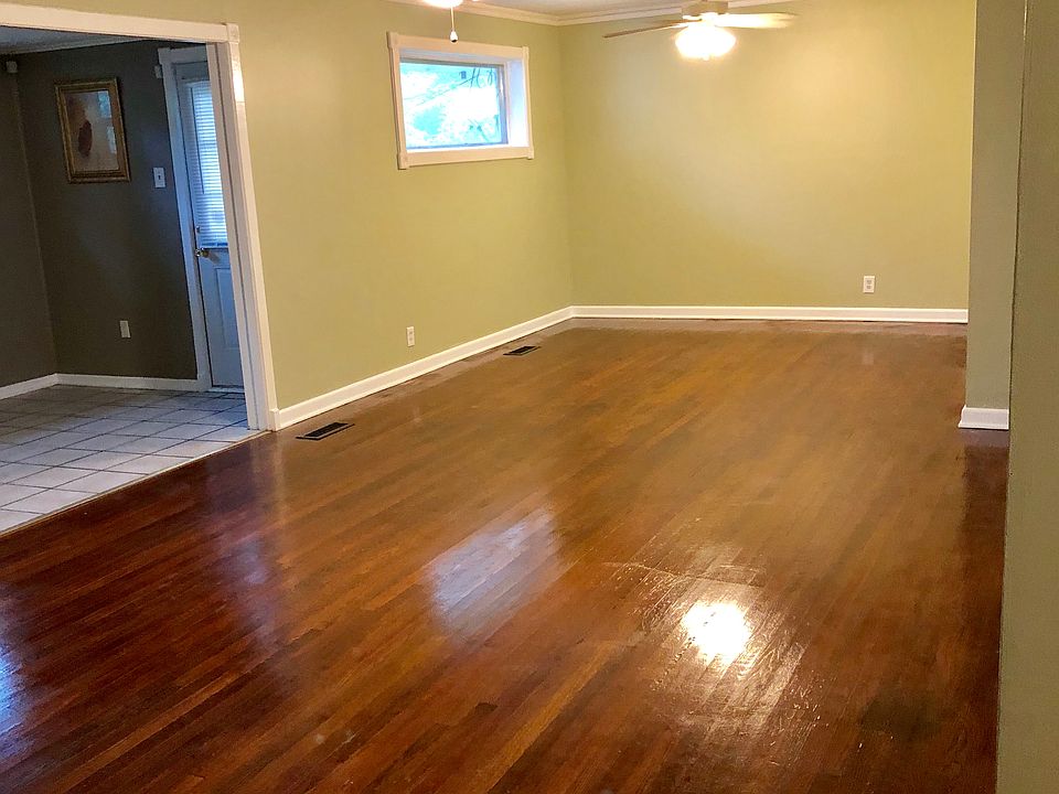 Living room/dining room 