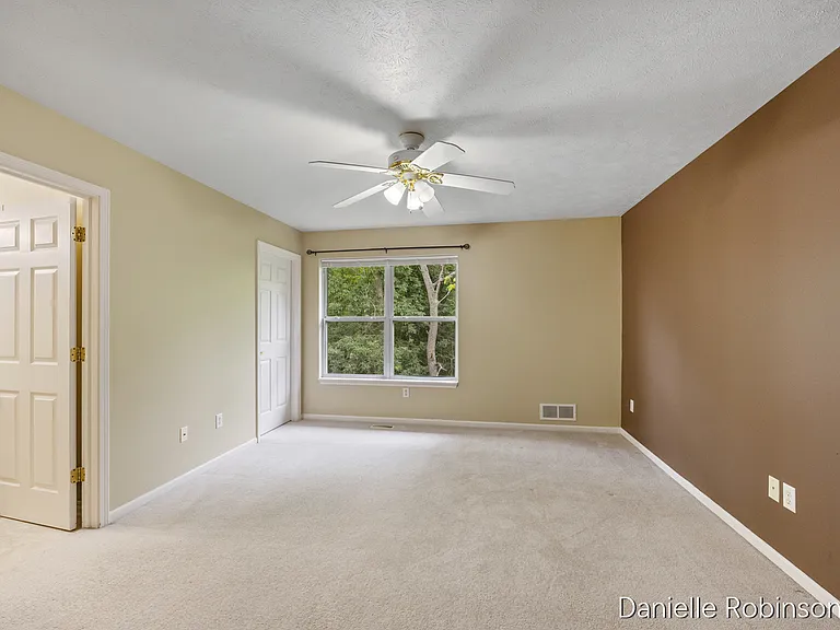 1796 Grand Ridge Ct NE — Photo 9