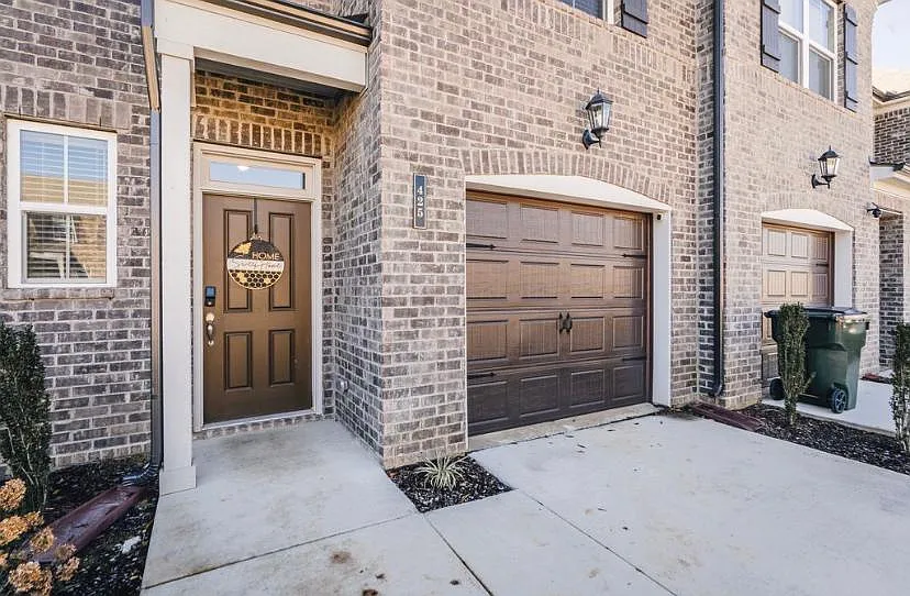 3 bed, 2.5 bath, 1650 sqft, $2,150 — Photo 4