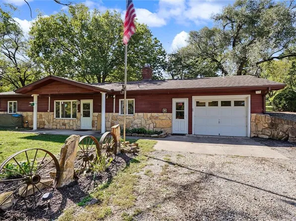 426 Halderman St, Lecompton, KS 66050
