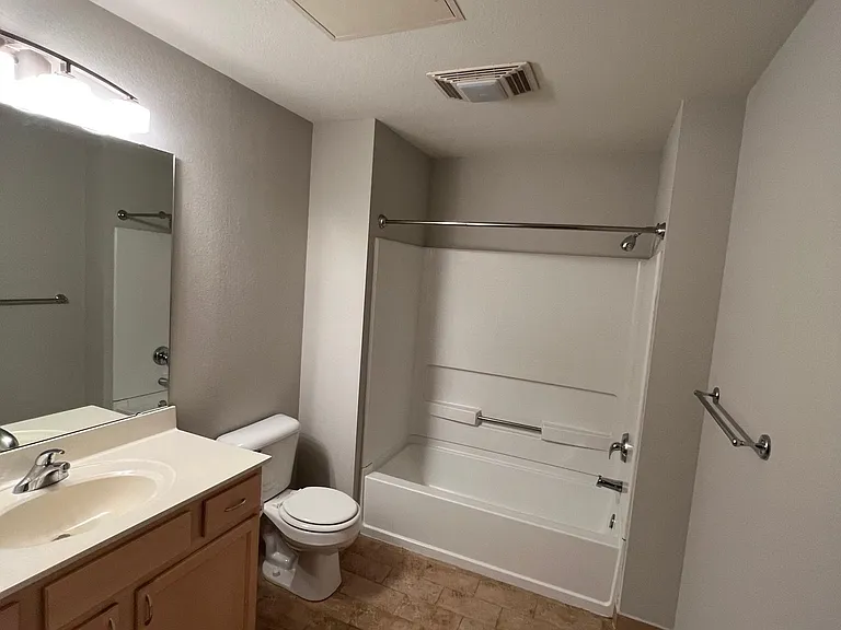 626 N Vel R Phillips Ave #819 — Photo 8